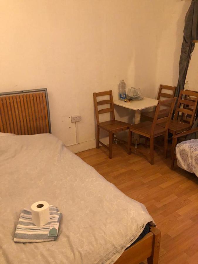 Private Rooms In 3 Bedroom Flat!! Londýn Exteriér fotografie